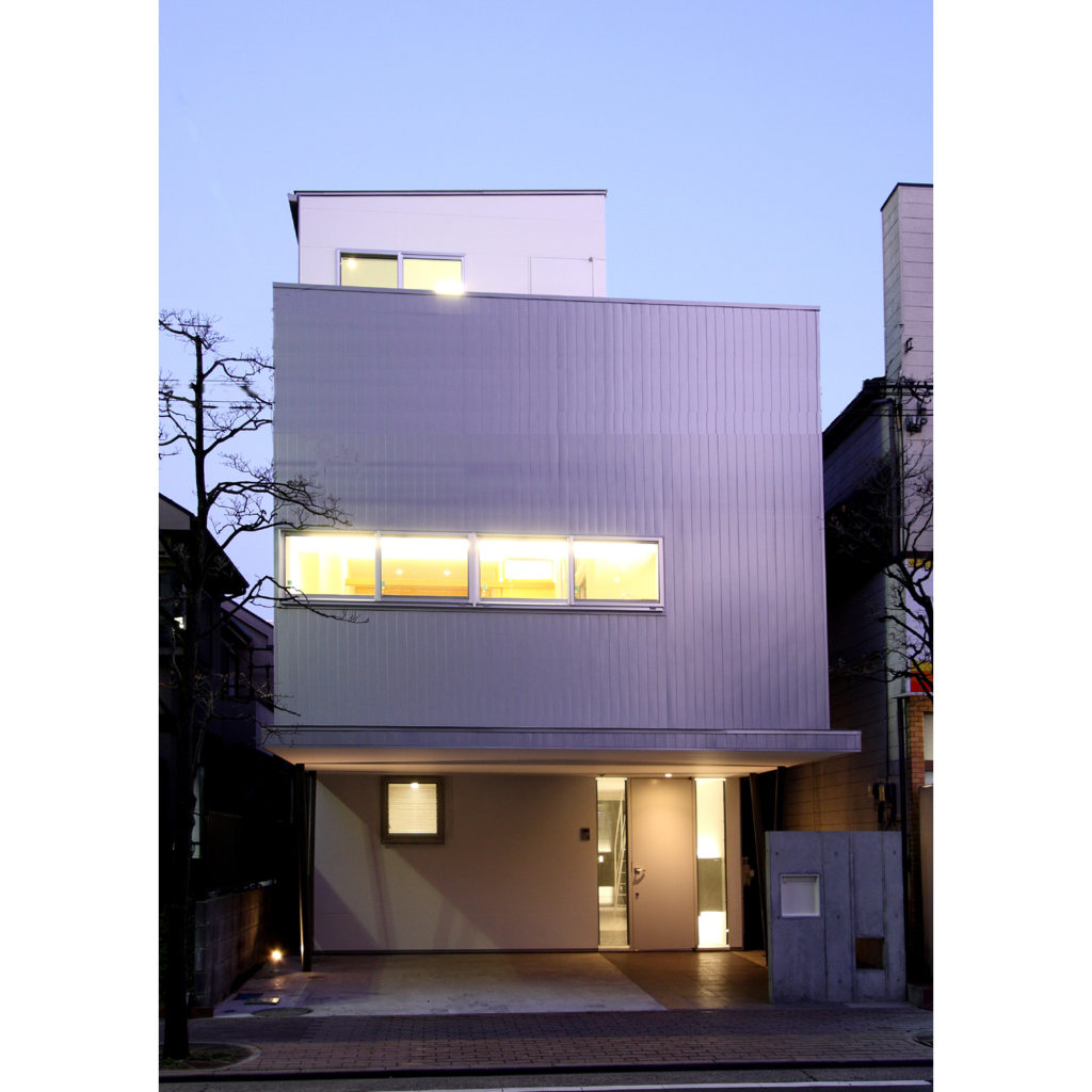 新丸子の家 川崎市中原区　斜めに繋がる空間が光溢れる開放的な家